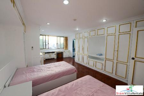 Oriental Tower | Luxurious Three Bedroom on 23rd Floor in Ekkamai-10