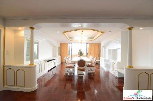 Oriental Tower | Luxurious Three Bedroom on 23rd Floor in Ekkamai-4