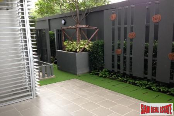 Maestro 39 Residence | Ground Floor Furnished Two Bedroom with Private Garden on Sukhumvit 39-7