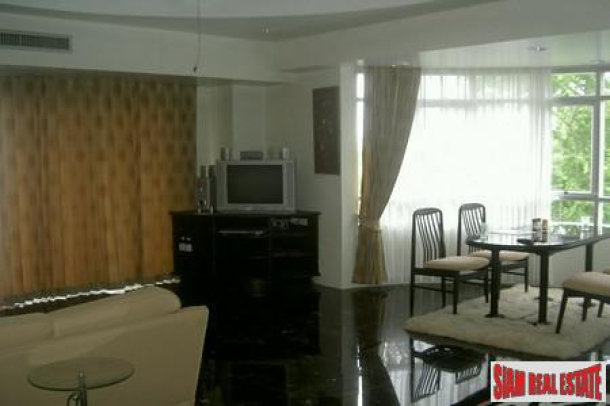 Large 1 Bedroom Condo on Pratumnak Hill with seaview at Cosy Beach-4
