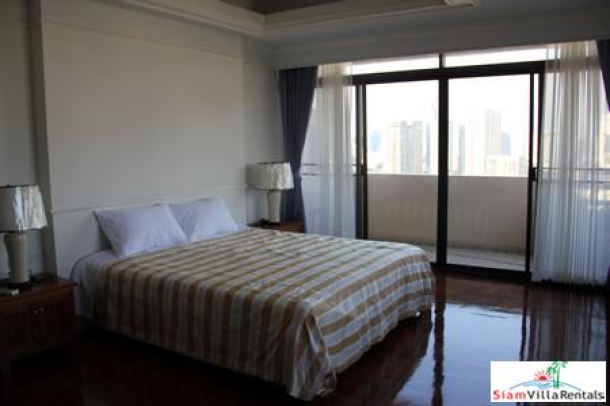 Ruamsuk Condominium | Extra Large Three Pet Friendly Bedroom Corner Unit with Fantastic City Views for Rent on Sukhumvit 26-3