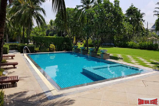 Pool Villa near the beach for Sale in Na Jomtien Pattaya-22