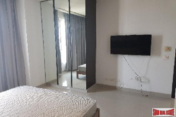 The Loft Yenakart | Nice Two Bedroom Condo with City Views For Rent in Sathorn-3