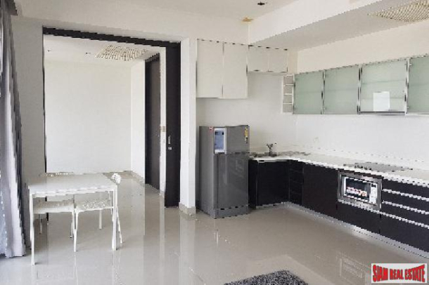 The Loft Yenakart | Nice Two Bedroom Condo with City Views For Rent in Sathorn-8