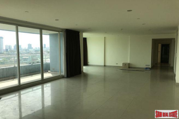 WATERMARK Chaophraya River | Spectacular View of the Chaophraya River from this Three Bedroom Condo in Bangkok-3