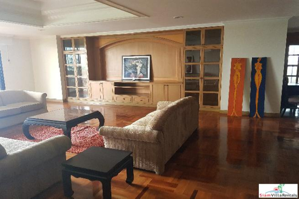 Oriental Tower Condo | Extra Large Three Bedroom Pet Friendly Apartment in Ekkamai-18