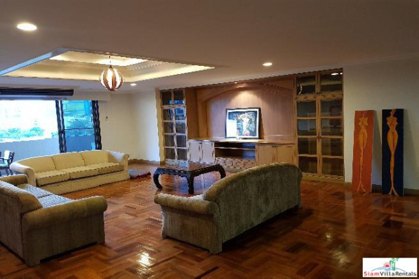 Oriental Tower Condo | Extra Large Three Bedroom Pet Friendly Apartment in Ekkamai-4