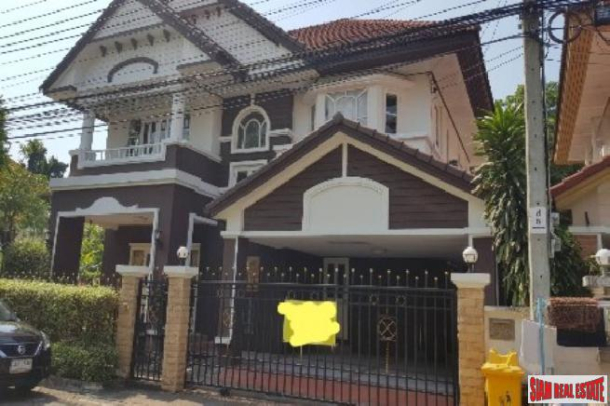 Krongthong Pavilion Village | Large Two Storey House with Three Bedrooms in Prawet-1