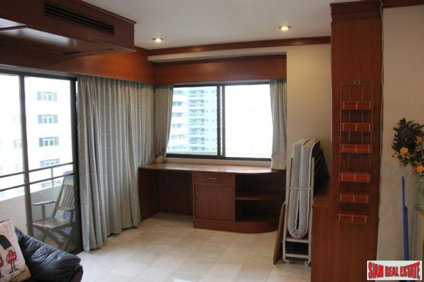 Saranjai Mansion | Large One Bedroom Corner Unit with Pool View on Sukhumvit 6, Bangkok-5