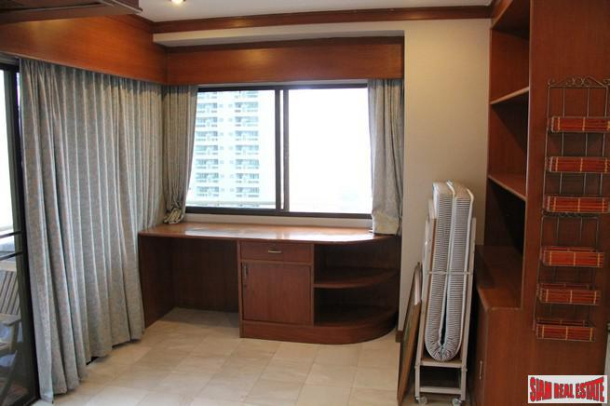 Saranjai Mansion | Large One Bedroom Corner Unit with Pool View on Sukhumvit 6, Bangkok-7