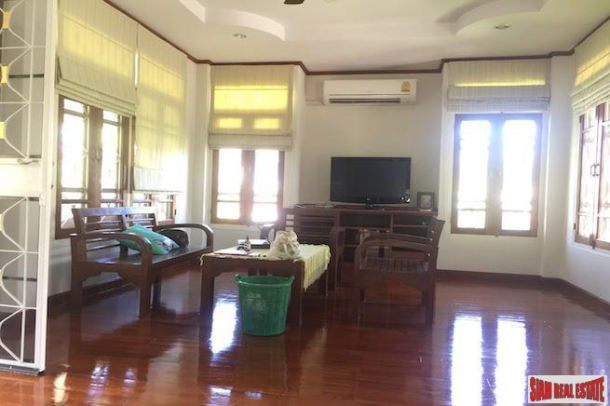 Large House with Private Garden Near CM University in Suthep, Chiang Mai-13