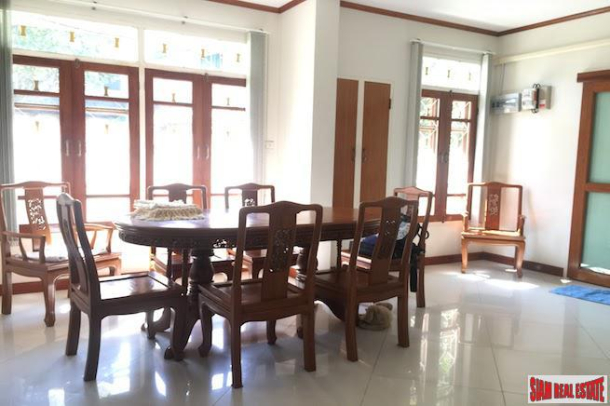 Large House with Private Garden Near CM University in Suthep, Chiang Mai-17