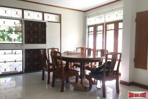 Large House with Private Garden Near CM University in Suthep, Chiang Mai-20