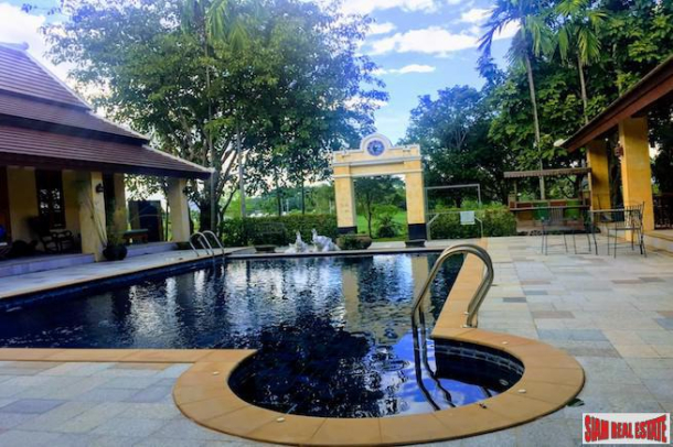 Large Pool Villa with Beautiful Woodwork in San Kamphaeng, Chiang Mai-13