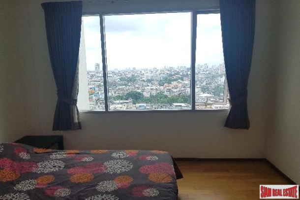 One Bedroom Condo with City and Garden Views in Krung Thonburi-12