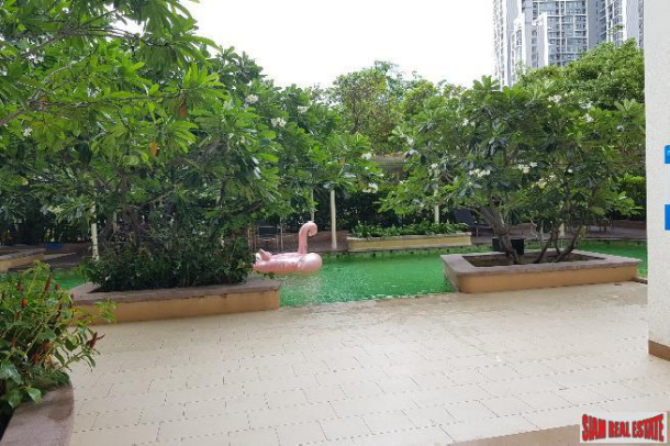 One Bedroom Condo with City and Garden Views in Krung Thonburi-28