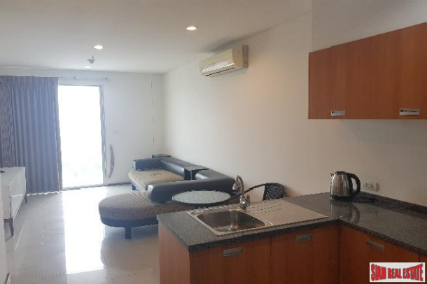 One Bedroom Condo with City and Garden Views in Krung Thonburi-5