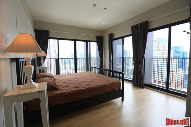Noble Reveal Condominium | Two Bedroom Corner Condo with Wrap Around Windows and Fantastic City Views in Ekkamai-5