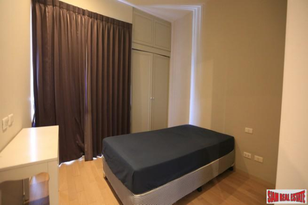 Noble Reveal Condominium | Two Bedroom Corner Condo with Wrap Around Windows and Fantastic City Views in Ekkamai-6