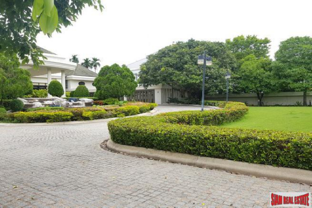 Windmill Village Bangna Golf Course | Exquisite Five Bedroom Estate Home with River & Golf Course Views in Bangna-Trad-29