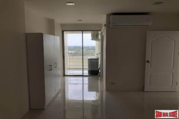 Large 3 Bed Duplex Penthouse Condo with Terrace at Thana City, Bang Na-15
