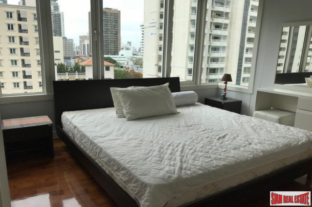 One Bedroom Condo in Excellent Location Near BTS and Shopping on Sukhumvit 24-11