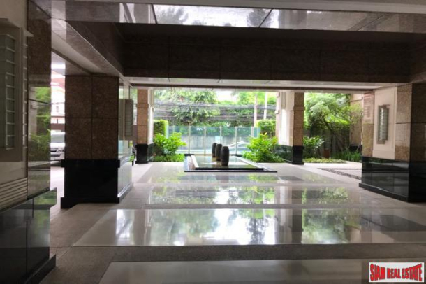 One Bedroom Condo in Excellent Location Near BTS and Shopping on Sukhumvit 24-21