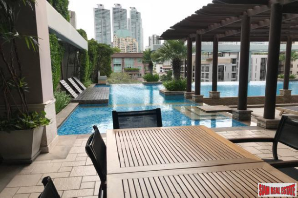 One Bedroom Condo in Excellent Location Near BTS and Shopping on Sukhumvit 24-24
