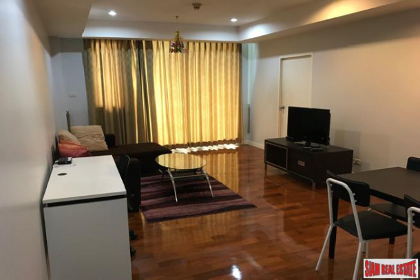 One Bedroom Condo in Excellent Location Near BTS and Shopping on Sukhumvit 24-3