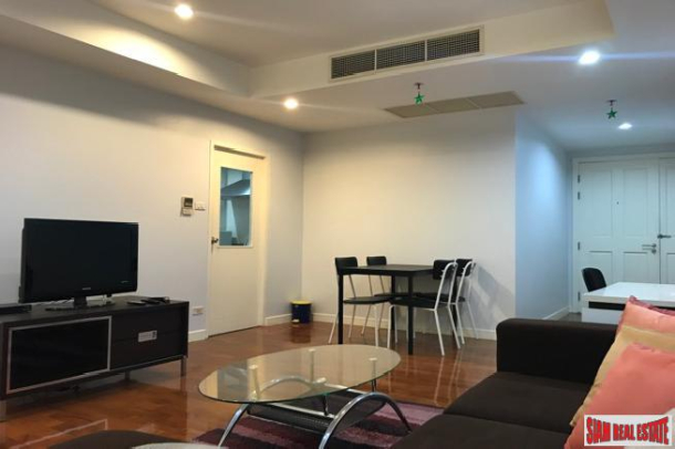 One Bedroom Condo in Excellent Location Near BTS and Shopping on Sukhumvit 24-5