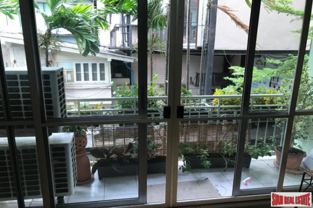 Bright One Bedroom Condo in Tropical Setting on Sukhumvit 53-11