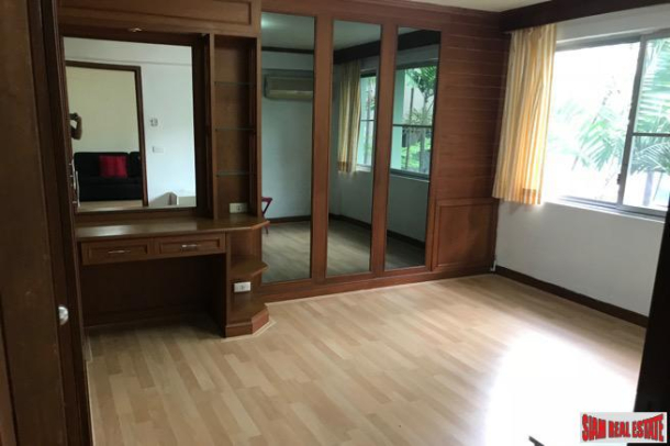 Bright One Bedroom Condo in Tropical Setting on Sukhumvit 53-8