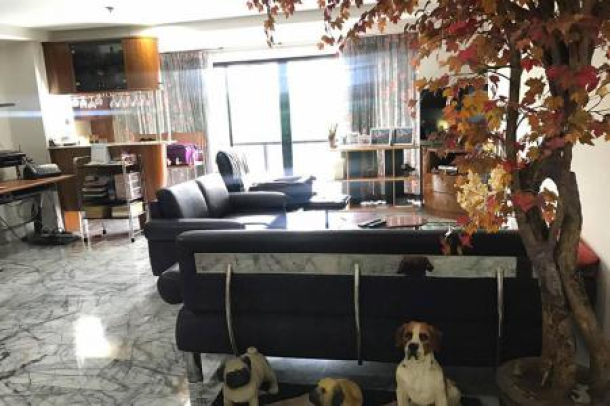 3 Bed Fully Furnished Condo on the 1st Floor with Balcony and Pool Views at Sathorn-4