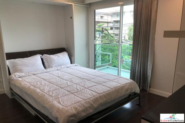 Sunny and Contemporary Two Bedroom  Condo on Sukhumvit 26-7