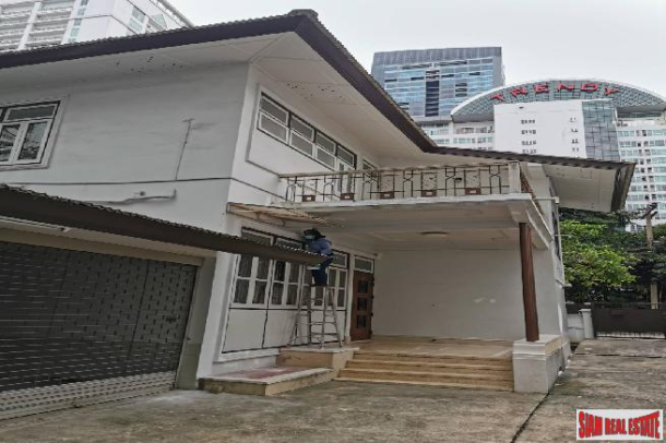 Large Three Bedroom Family Style House for Rent on Asoke BTS , 5 Min Walk to BTS.-12