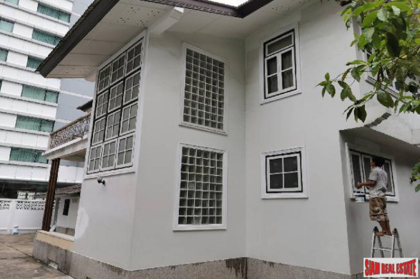 Large Three Bedroom Family Style House for Rent on Asoke BTS , 5 Min Walk to BTS.-2