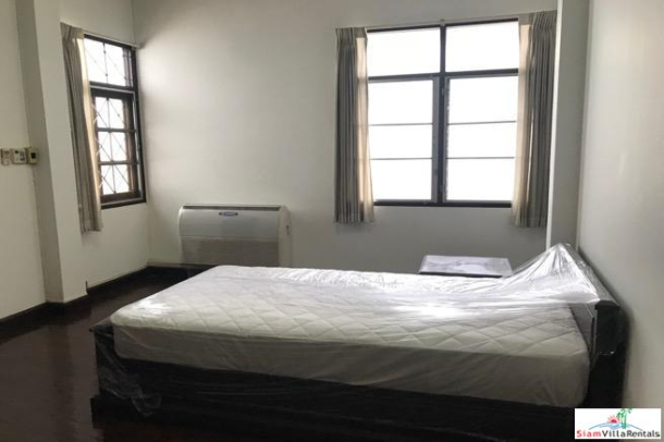 Large Three Bedroom Family Style House for Rent on Asoke BTS , 5 Min Walk to BTS.-22