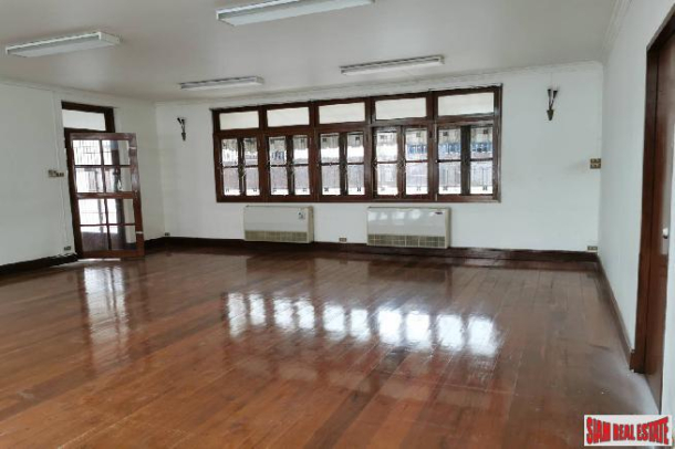 Large Three Bedroom Family Style House for Rent on Asoke BTS , 5 Min Walk to BTS.-9