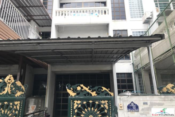 Charoen Krung Villa | Three Storey House for Rent in Saphan Taksin-1