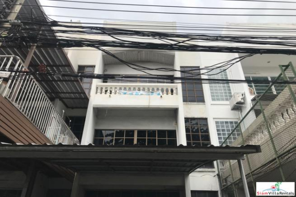 Charoen Krung Villa | Three Storey House for Rent in Saphan Taksin-4