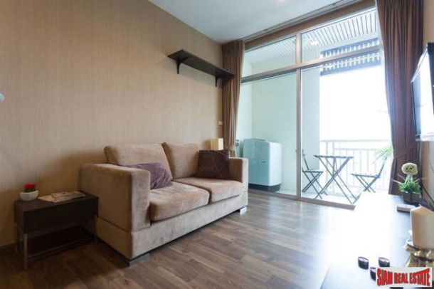 Chewathai Ratchaprarop | Sunny Two Bedroom Condo with City Views in Victory Monument, Bangkok-22