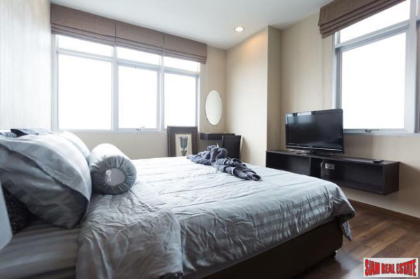 Chewathai Ratchaprarop | Sunny Two Bedroom Condo with City Views in Victory Monument, Bangkok-6
