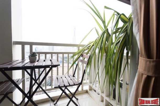 Chewathai Ratchaprarop | Sunny Two Bedroom Condo with City Views in Victory Monument, Bangkok-8
