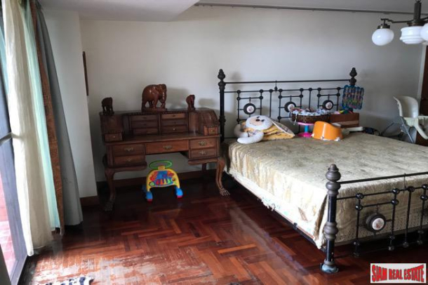 Trapezo Sukhumvit 16 | Furnished One Bedroom Condo Close to Benchakiti Park-26