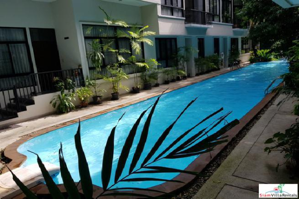 Veranda Ville Sukhumvit 38 | Private Four Bedroom Pet Friendly Duplex with Tropical Pool Views in Thong lor-11