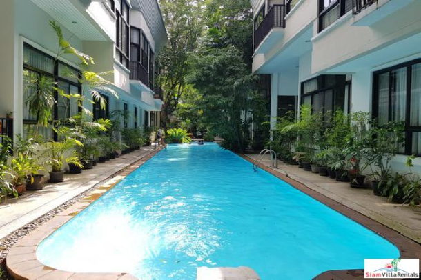 Veranda Ville Sukhumvit 38 | Private Four Bedroom Pet Friendly Duplex with Tropical Pool Views in Thong lor-23