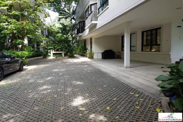 Veranda Ville Sukhumvit 38 | Private Four Bedroom Pet Friendly Duplex with Tropical Pool Views in Thong lor-24