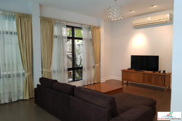 Veranda Ville Sukhumvit 38 | Private Four Bedroom Pet Friendly Duplex with Tropical Pool Views in Thong lor-3