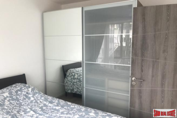 Trapezo Sukhumvit 16 | Furnished One Bedroom Condo Close to Benchakiti Park-6