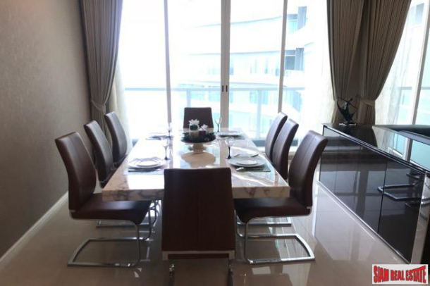 Menam Residences | Every Room with River Views  from this Three Bedroom Condo for Rent  in Saphan Taksin-4